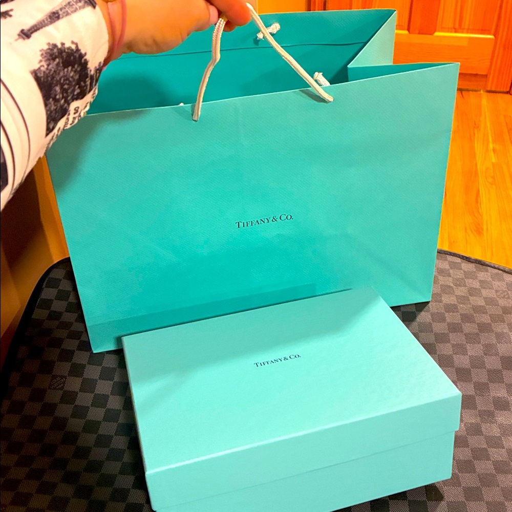 Tiffany large gift bag and empty gift box 🎁